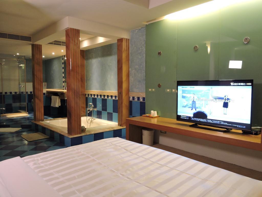 Edinburgh Motel Тайнань Екстер'єр фото