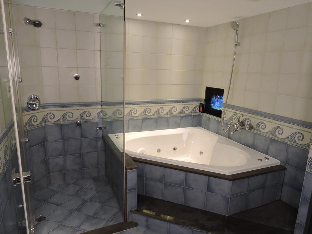 Edinburgh Motel Тайнань Екстер'єр фото