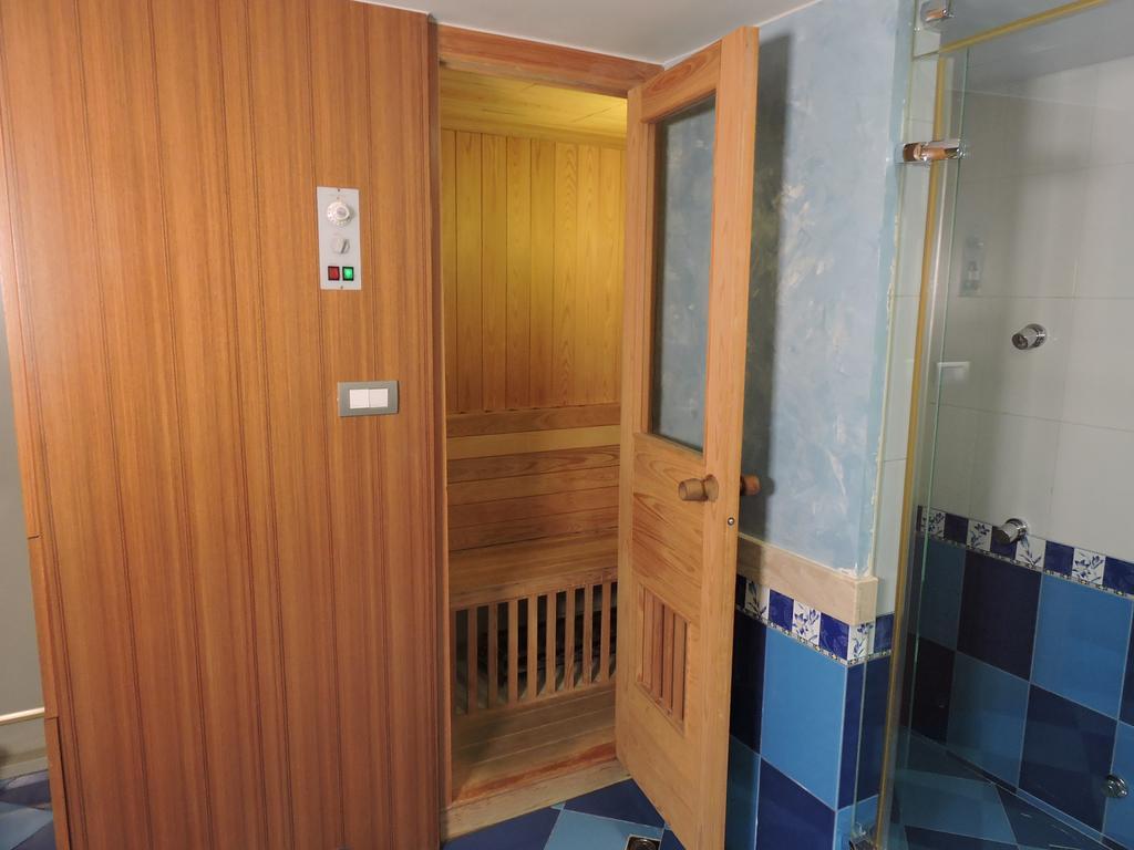 Edinburgh Motel Тайнань Екстер'єр фото